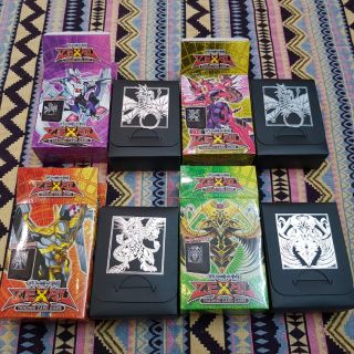 Set bài Yu Gi-Oh có hộp đen như hình