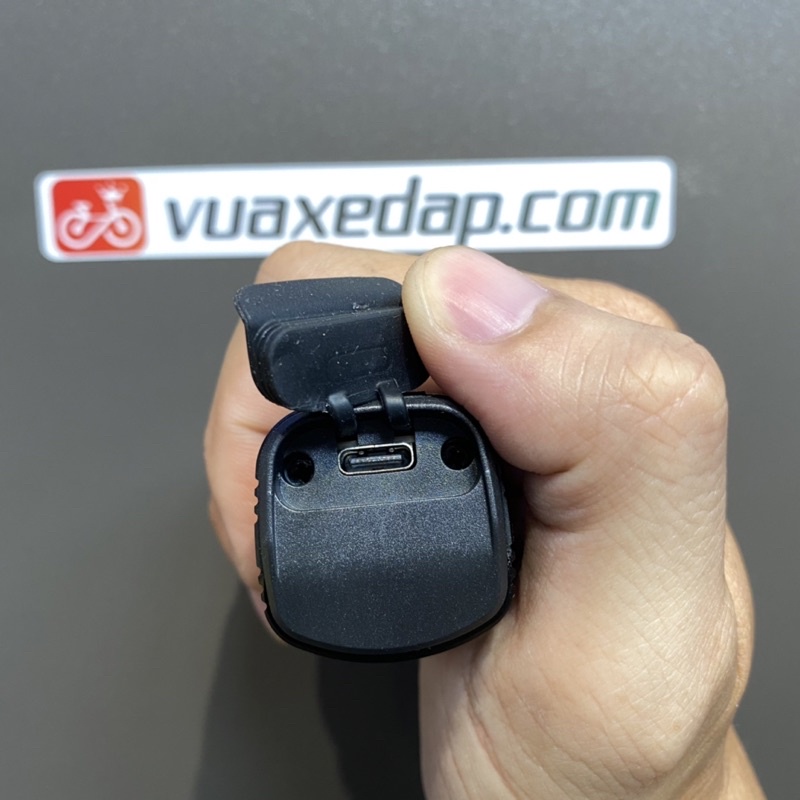 Đèn trước xe đạp Rockbros D3-1000 siêu sáng 1000 Lumen Pin 4800mAh Chống nước Sạc USB