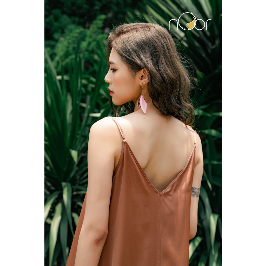 Váy Ngủ Lụa Hai Dây Suông Dáng Dài Cao Cấp Siêu Mát Cèdre Thương Hiệu nOor - NV557