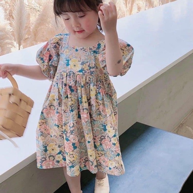 Váy hoa đan sau dành cho bé