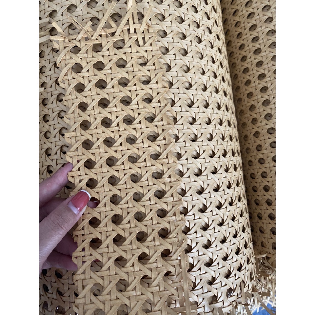 Mây mắt cáo nhựa khổ 70 cm đóng tủ