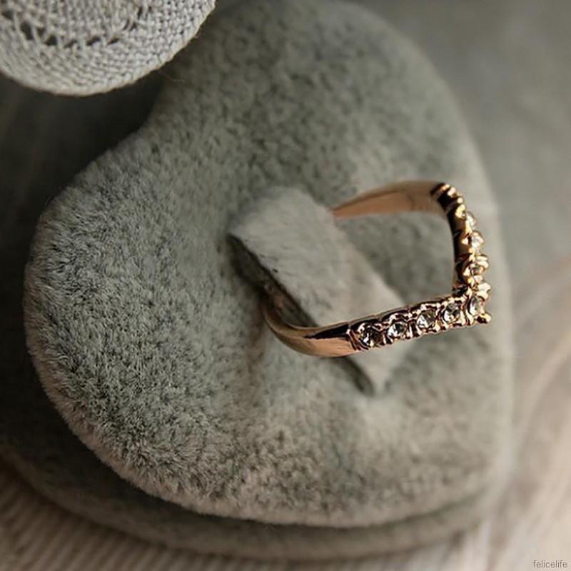 Nhẫn hợp kim hình chữ V đính đá độc đáo