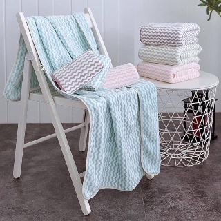 Khăn tắm lông cừu xuất Hàn 70x140cm kẻ sóng siêu mềm mịn, thích hợp cho cả gia đình
