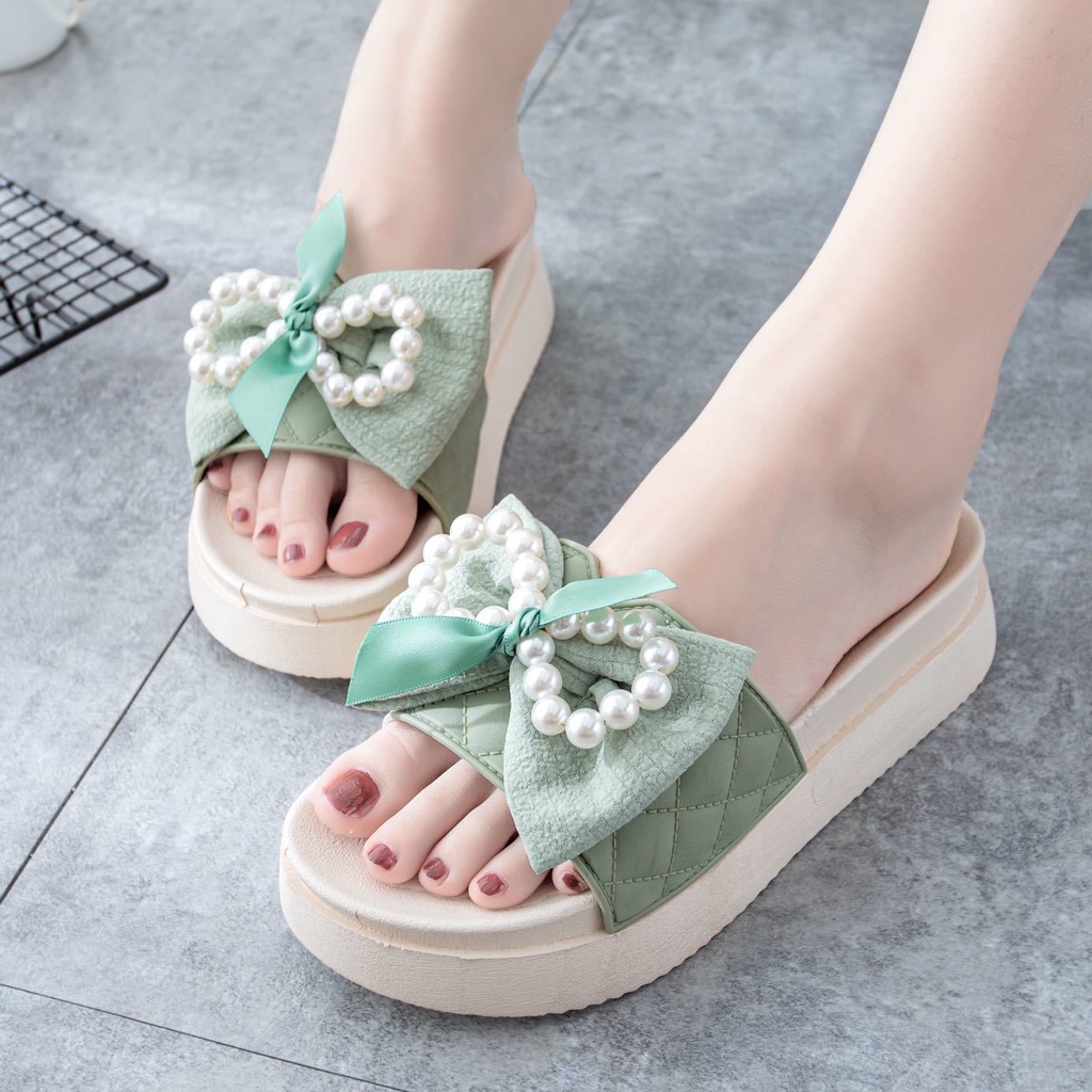 Giày Sandal Đế Dày Mềm Mại Dễ Phối Đồ Phong Cách Năm Mới