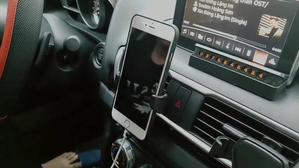 giá đỡ điện thoại gắn cửa gió ô tô Mẫu mới 2021 Chắc Chán Tiện Lợi | BigBuy360 - bigbuy360.vn