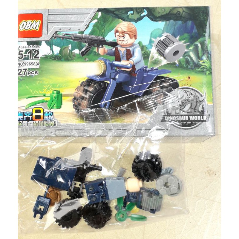 Lắp ráp 1 hộp Lego_Săn Khủng Long 99658 có nhiều chi tiết bằng nhựa