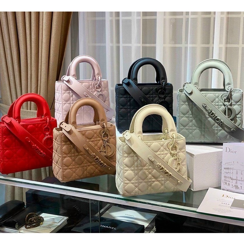 túi cầm tay ,đeo chéo sai 18 và 21  hàng đẹp có hộp