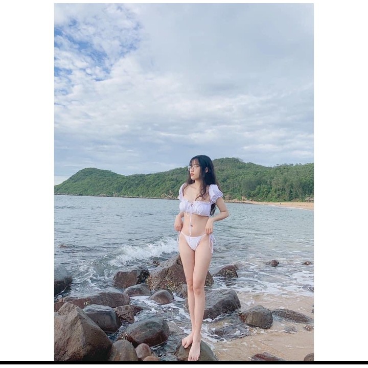 [CÓ SẴN + FORM ĐẸP] Set bikini đồ bơi 2 mảnh Hiền Hồ tay bồng chip màu trắng áo cúp ngực tay con xinh xắn VATIXA BKN46