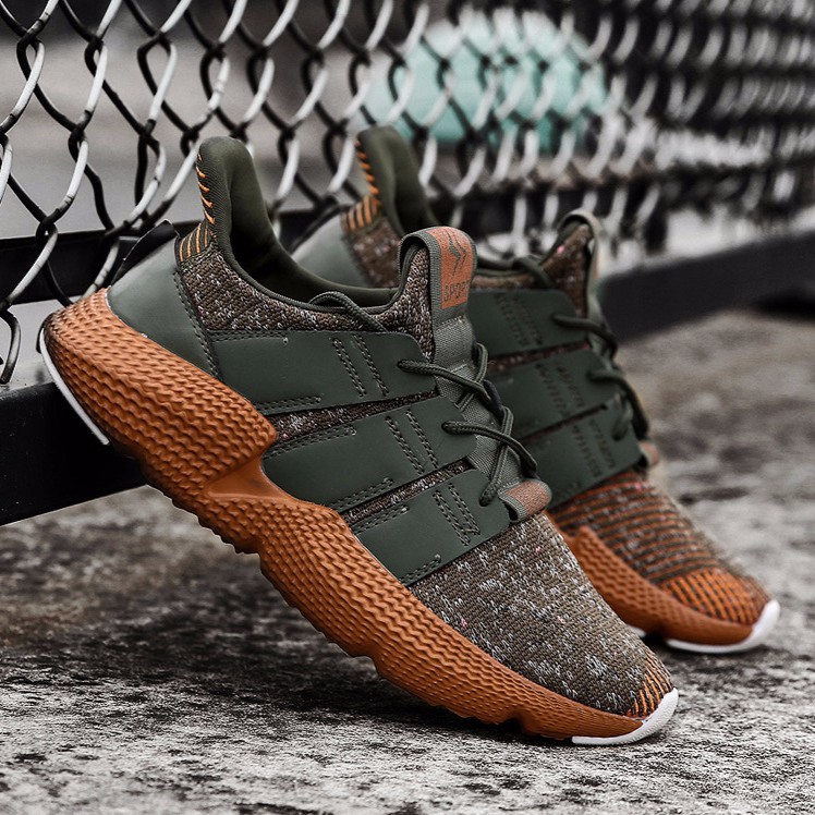 Men's running shoes with ventilation