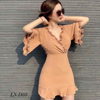 ĐẦM ĐŨI ĐẮP CHÉO HỞ LƯNG CHÂN BÈO