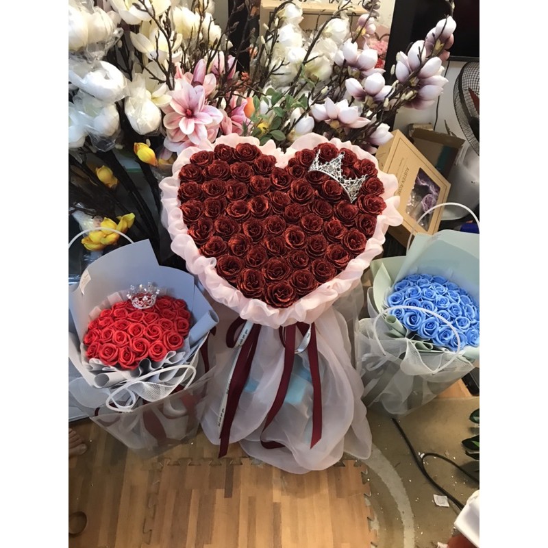 [Hoa sinh nhật, 8/3] Bó tim Nhũ 50bông vĩnh cửu phối voan Hàn cao cấp. Siêu to, tự đứng được. Có Nowship nội thành