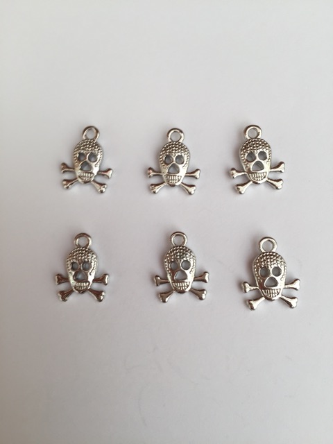 Charm Biểu Tượng Bạc Thái Xâu Vòng