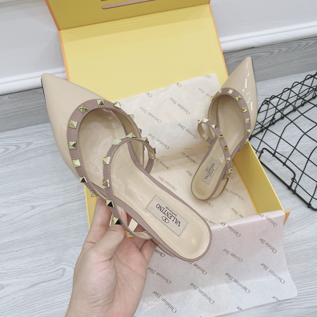 Sục Valentino viền đinh về cả dáng 3f