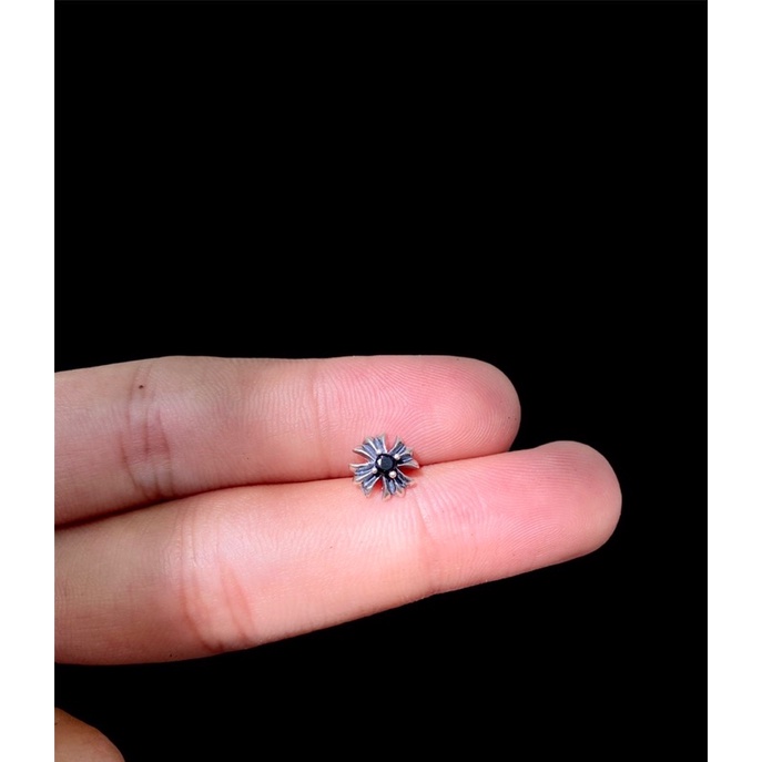 Bông tai chrome hearts