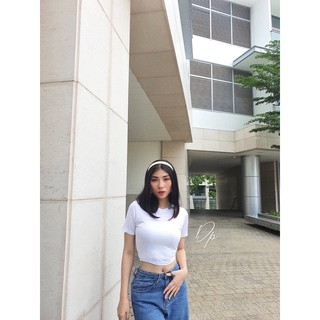 Áo Thun Croptop Ôm Body Cổ Tròn Dáng Basic
