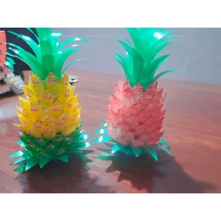 Quả Thơm làm bằng kẹo chưng lên tủ thờ ngày Tết