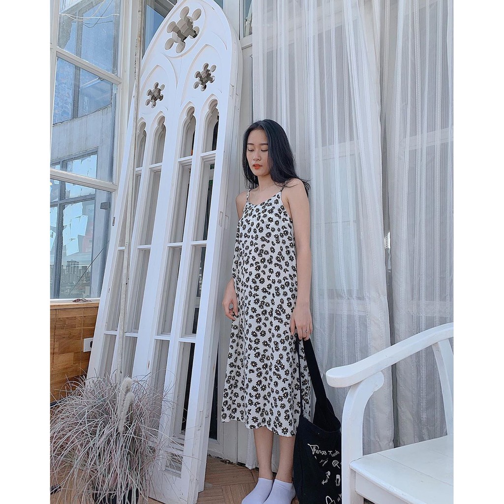 VÁY HOA CÚC 2 DÂY TRẮNG TÍM ĐEN SUÔNG DÀI DAISY - ĐẦM MAXI HAI DÂY XẺ TÀ HOA NHÍ NỮ | BigBuy360 - bigbuy360.vn