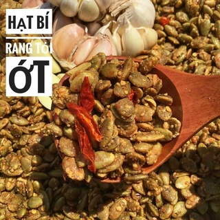 Hạt bí xanh rang tỏi ớt siêu ngon loại 1 lon 500gram hàng ngon nhà làm