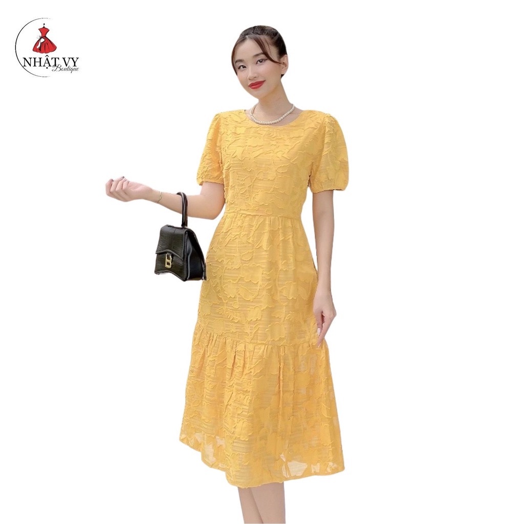 Đầm Nữ NHẬT VY Cổ Tròn Hoa Nổi Đuôi Cá Chất Tơ Tằm Thêu Màu Vàng, Đen, Trắng - D2177