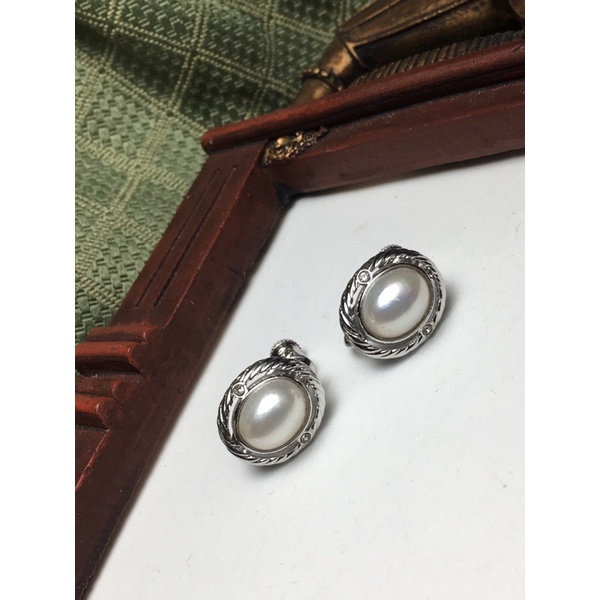 Bông tai kẹp vintage - thiết kế trai đá oval