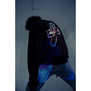 Áo sweater nỉ đen in hình thánh giá