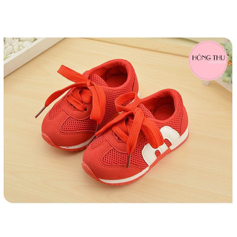 Giày thể thao bé trai chữ M