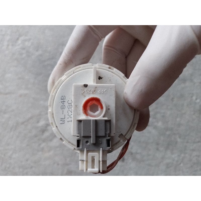 Phao áp lực/cảm biến áp lực máy giặt toshiba tháo máy