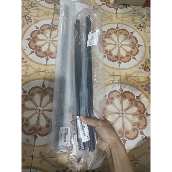 Nẹp cao su chân kính ngoài Getz Click xịn chính hãng ,822101c001,822201c001,832101c001,832201c001