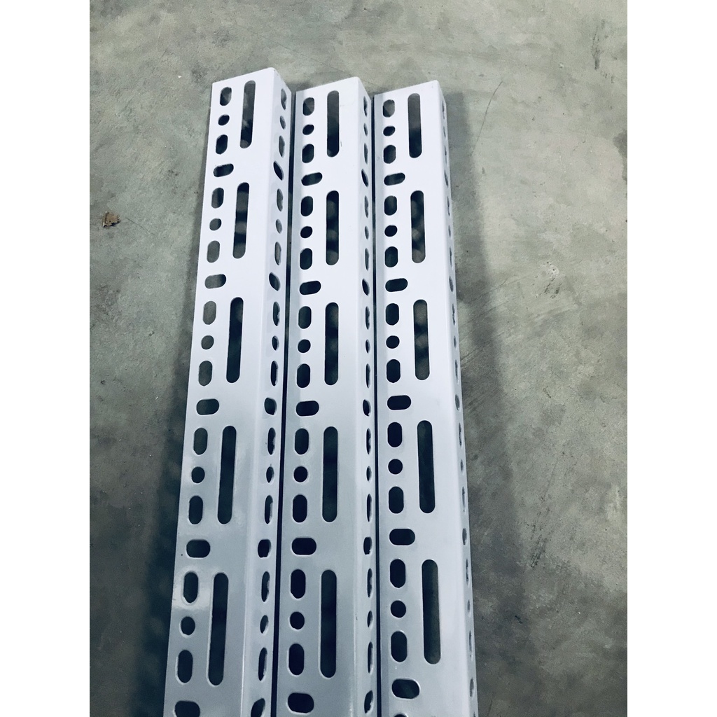 Thanh sắt V lỗ lắp kệ sắt v lỗ: Dài 60cm