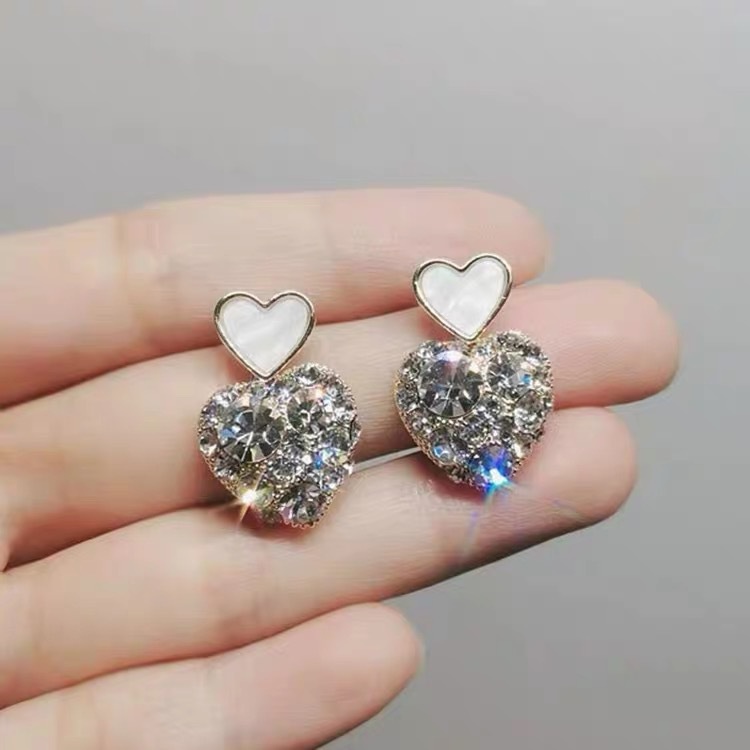 Đôi Bông Tai Hình Trái Tim Đính Đá Thời Trang Hàn Quốc