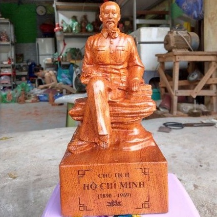 Tượng Bác Hồ Gỗ Hương Đá.