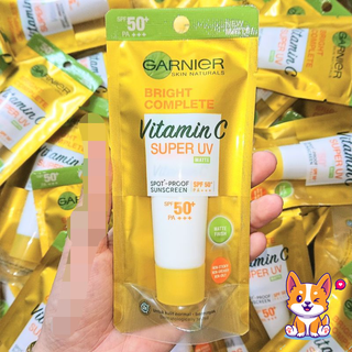 - Kem chống nắng kiềm dầu Garnier Light Complete Super UV
