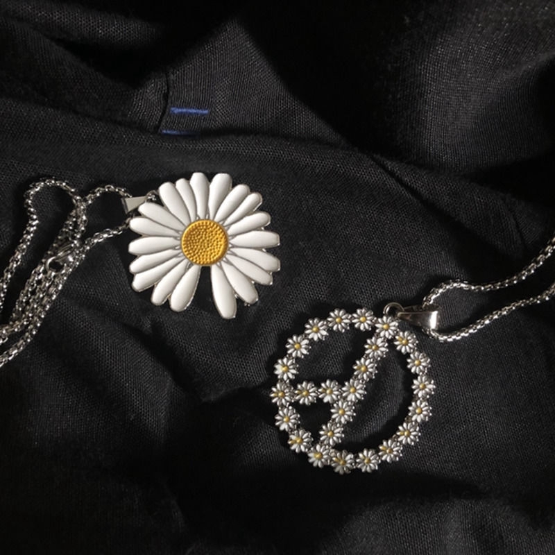 GD Kwon Ji Long Daisy Necklace Sun hoa pmo phản chiến sét hoa cúc nhỏ huy hiệu Mặt dây chuyền mặt dây chuyền nam nữ