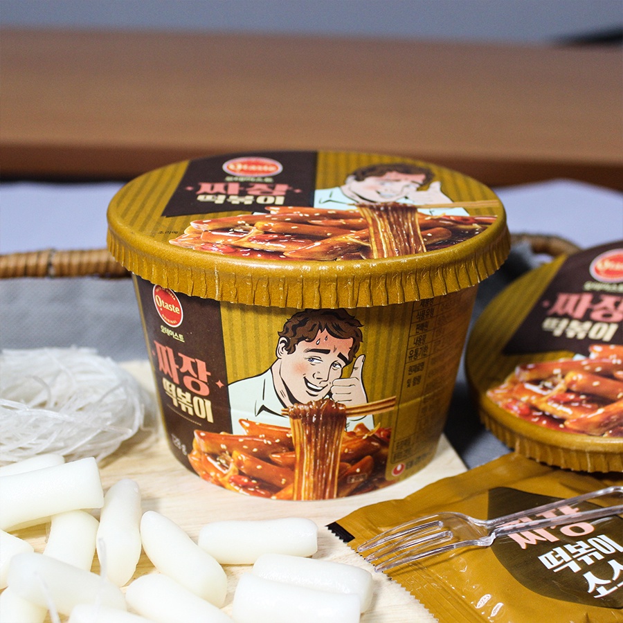 Combo 2 Hộp Bánh Gạo Topokki Sốt Tương Đen Kèm Với Miến Sợi Otaste (128g/hộp)