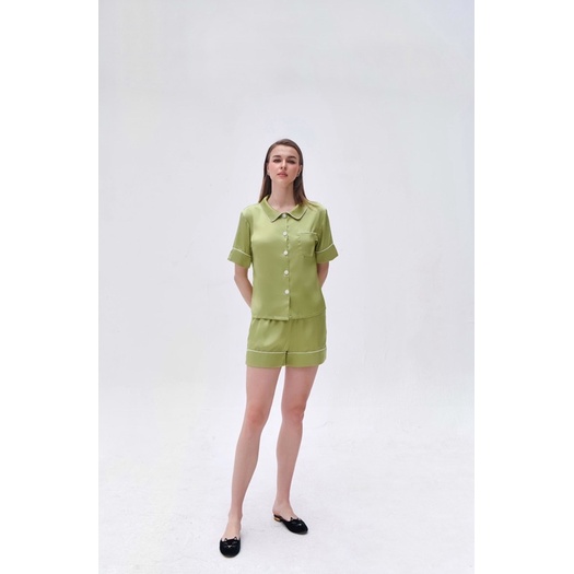 Bộ Pyjamas Nữ Mặc Nhà Tay Cộc Quần Cộc Chất Liệu Lụa Màu Xanh Nhạt Phối Viền Trắng Wasabi LILAS BLANC