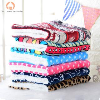 Thảm lót nằm ngủ mềm mại với họa tiết in dùng cho thú cưng