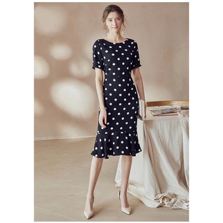 Đầm đuôi cá cổ tròn tay ngắn chấm bi đen