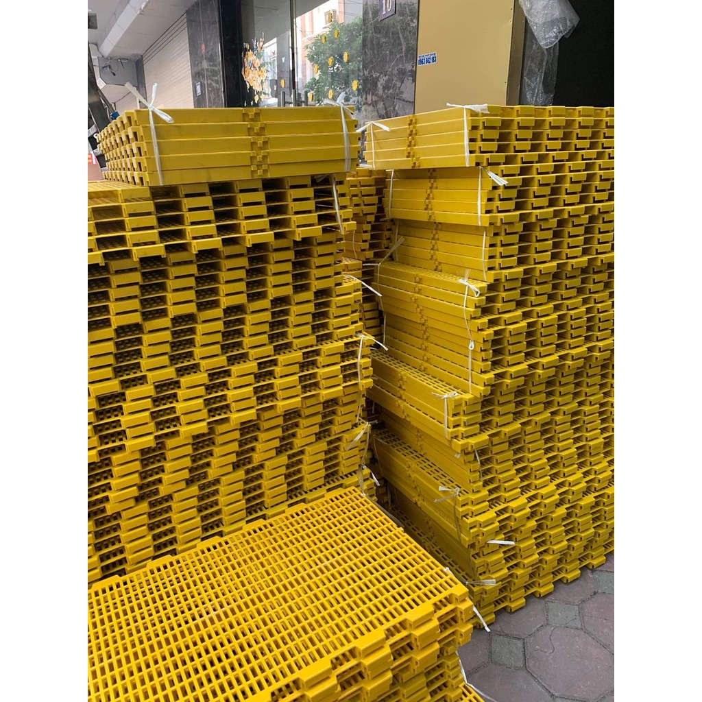 TẤM LÓT SÀN NHỰA CHUỒNG CHÓ MÈO LỢN HEO  HÀNG ĐẸP DÀY 3cm nặng 2.3kg màu vàng