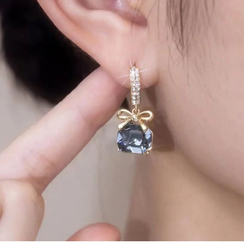 Khuyên Tai Nơ Pha Lê Xanh 2022