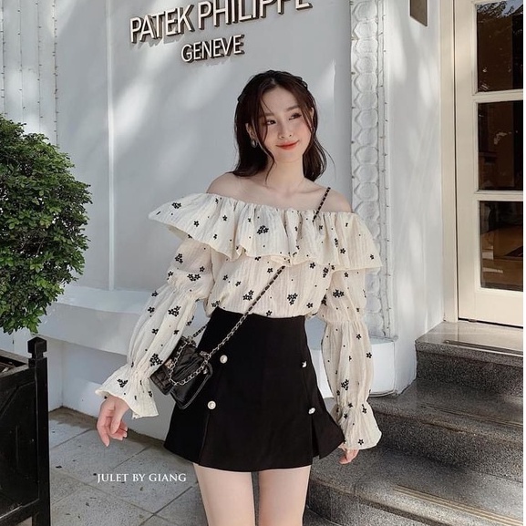 Áo croptop trễ vai hoa nhí tay dài, Áo croptop trắng trễ vai bèo sang chảnh nàng thơ phong cách Hàn Quốc