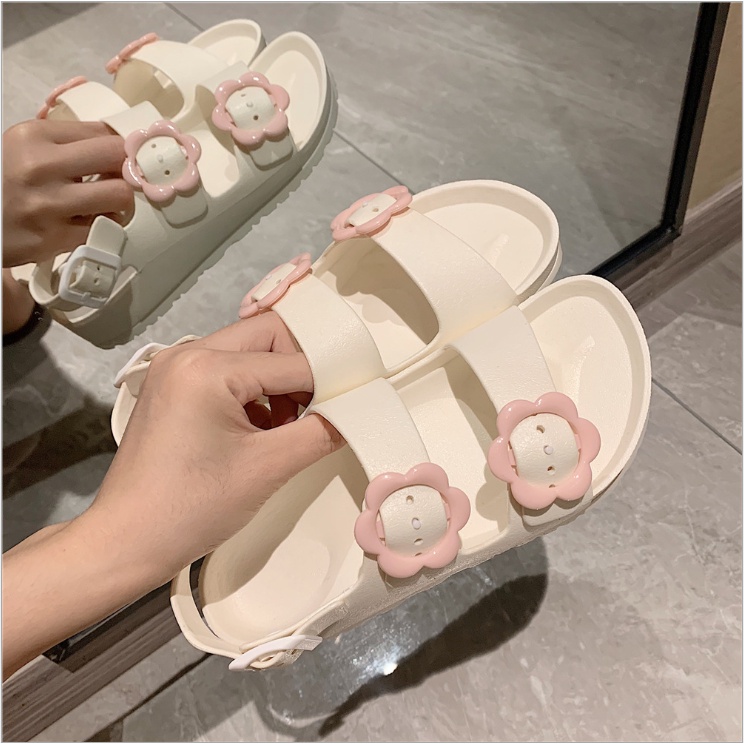 Sandal nữ cài cúc siêu dễ thương, dép quai ngang nữ đi học, đi chơi thời trang chất liệu cao su đúc đế 2,5cm DOZIMAX