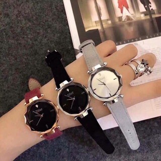 Đồng hồ nữ Dior dây da mềm mại