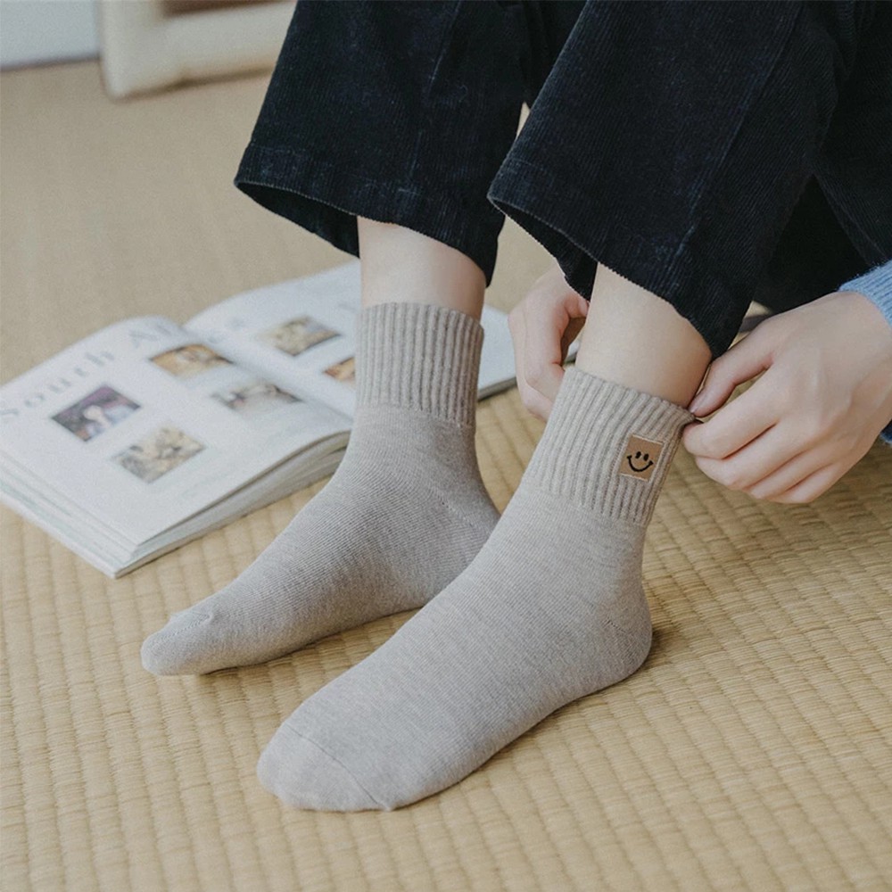 Vớ cotton màu trơn in hình mặt cười dễ thương cho nữ