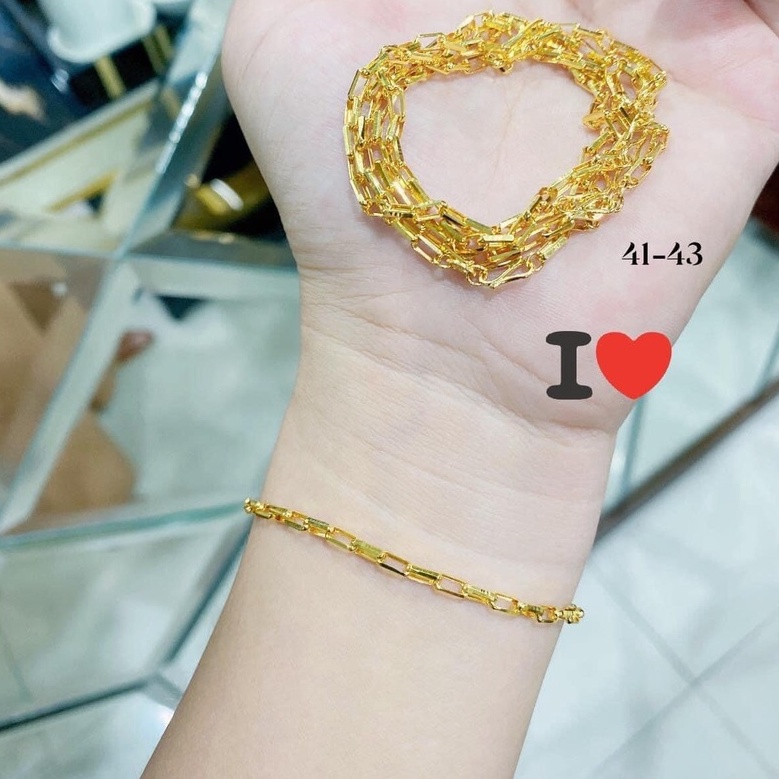 Lắc tay nữ, lắc mềm lên tay cực xinh . Có giấy bảo đảm của tiệm