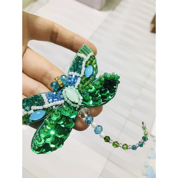 Cài áo đính kết