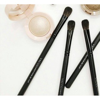 Cọ đánh phấn mắt Vacosi Makeup House E-06