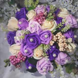 Giỏ hoa hồng sáp để bàn