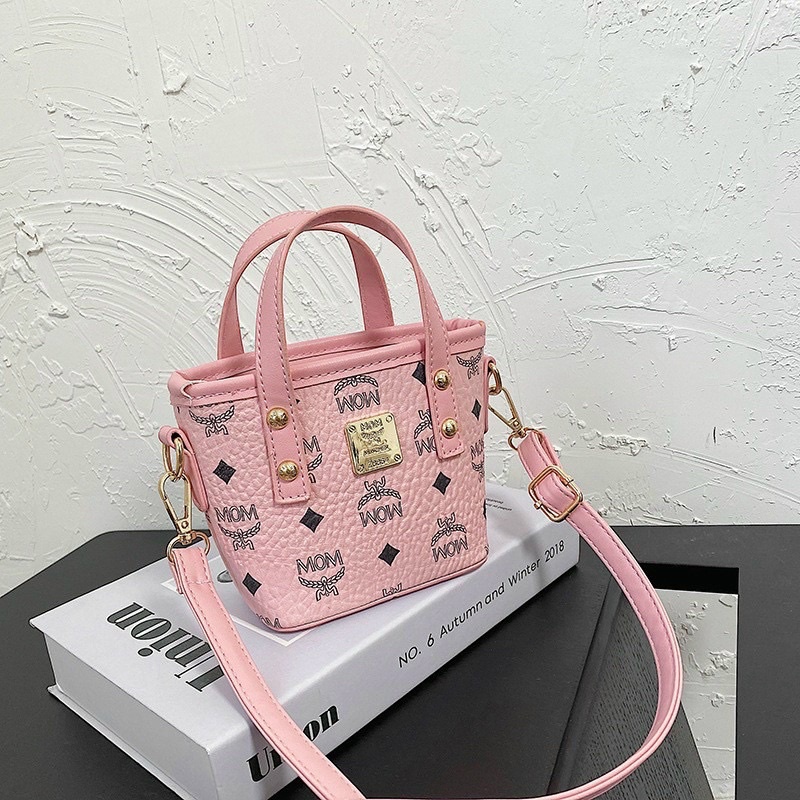 Túi mini quai xách cho bé kèm dây đeo chéo hoạ tiết chữ MOM đính mác vuông siêu xinh (giá sỉ)