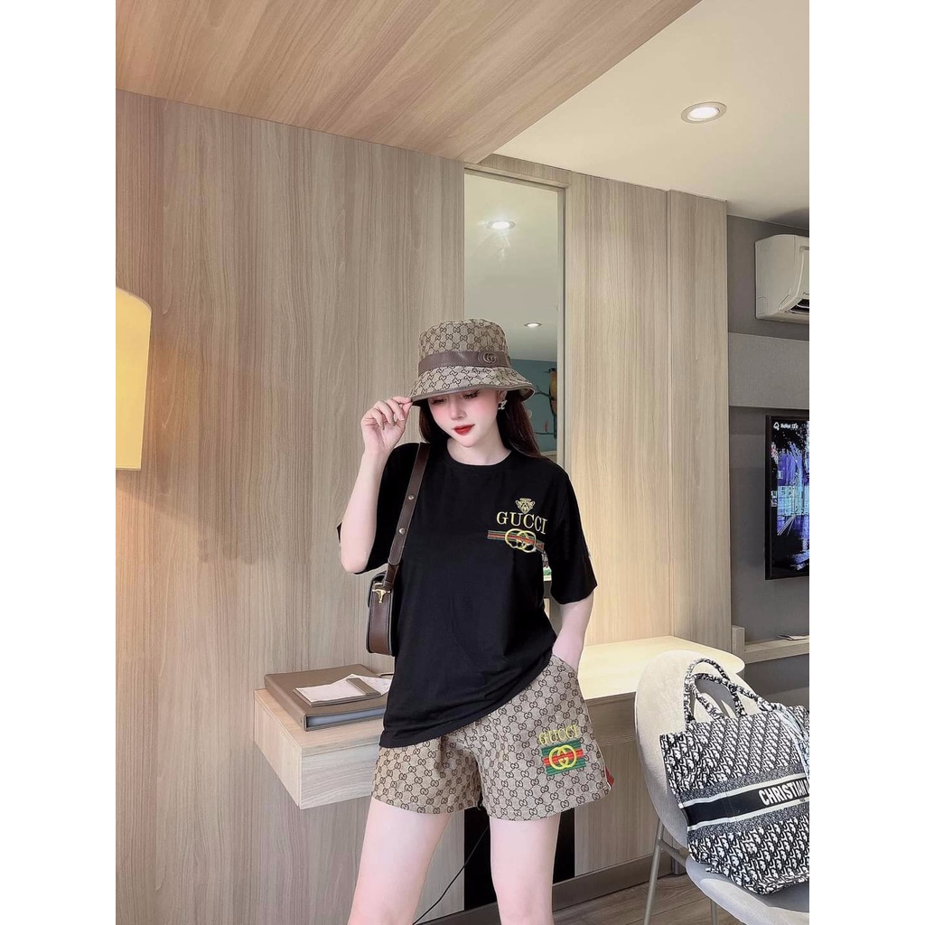 Đồ bộ thun form rộng logo thêu phối quần caro hiện đại