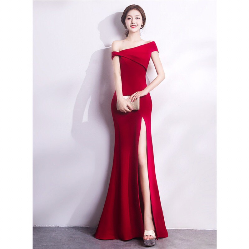 359k đầm dạ hội đỏ trễ vai xẻ tà